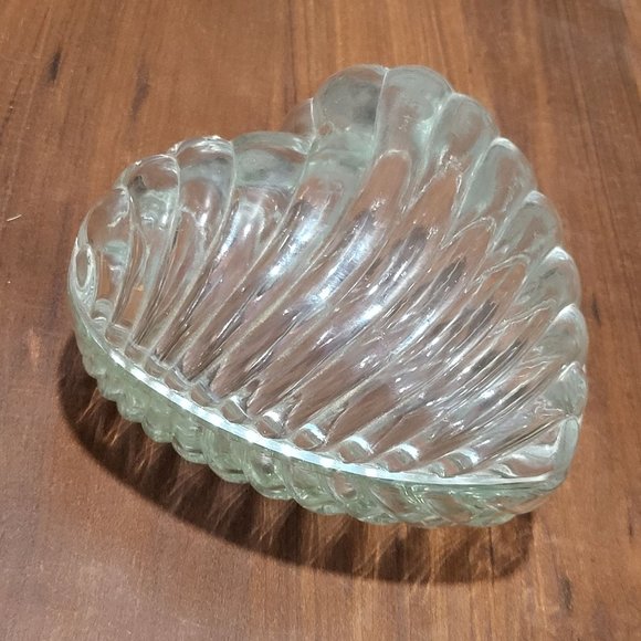 Vintage Heart Shape Crystal Clear Glass Trinket Box Candy Dish - Picture 3 of 13